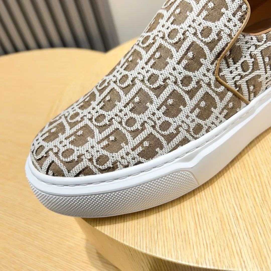 Men's men's shoes💰P380💰[DIOR] Dior's new slip-on shoes🆕Exclusive hot-selling items✨Very comfortable on the feet, fine workmanship Material: Original fabric➕High-quality sheepskin lining + original wear-resistant outsole👍🏻Features: High-end and comfortable, purely handmade to create the perfect shoe that suits you best. Number of yards: 38–45